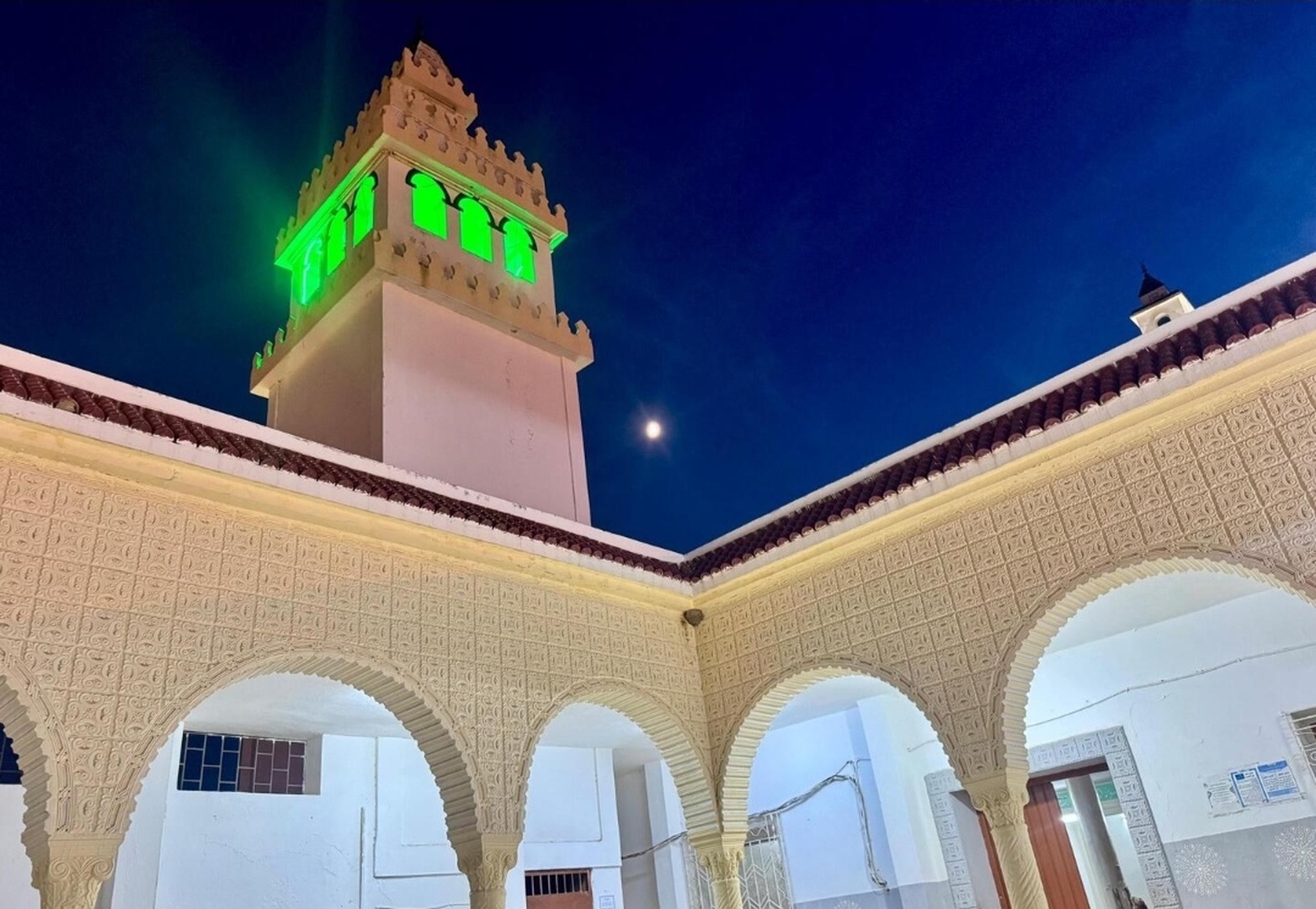 Photo de جامع التقوى بالمساعدين
