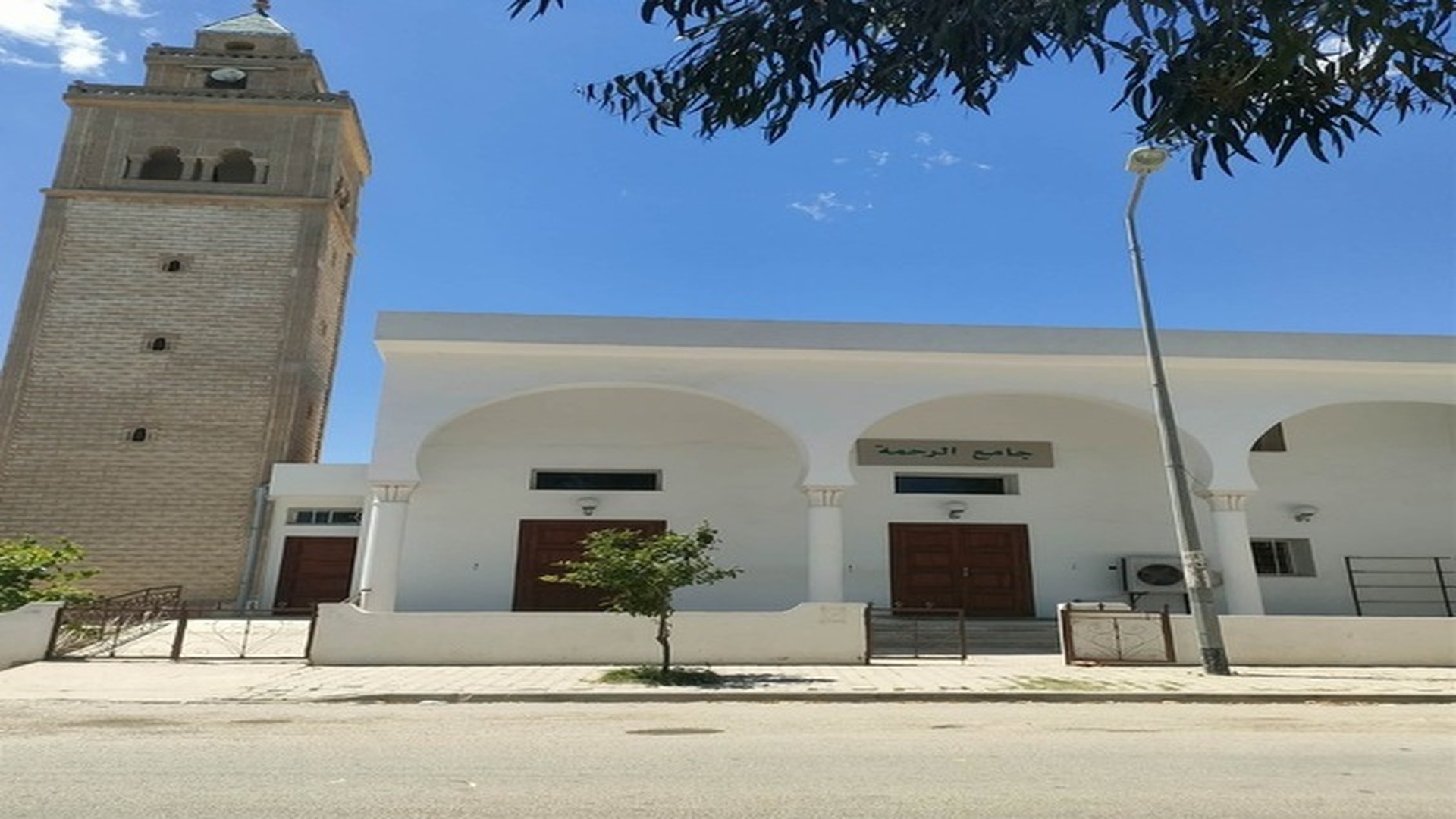 Photo de جامع عين الرحمة