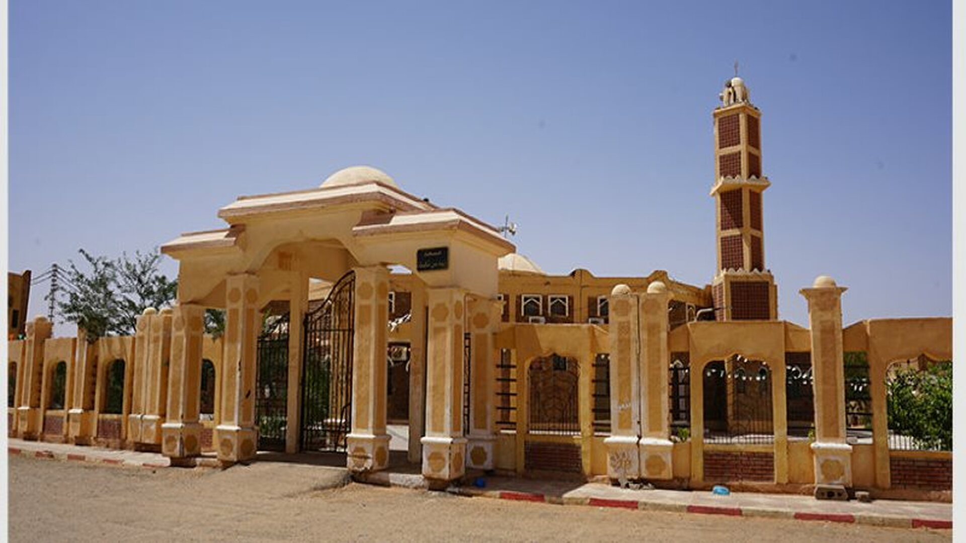 Photo de مسجد الإمام أحمد بن حنبل - إليزي