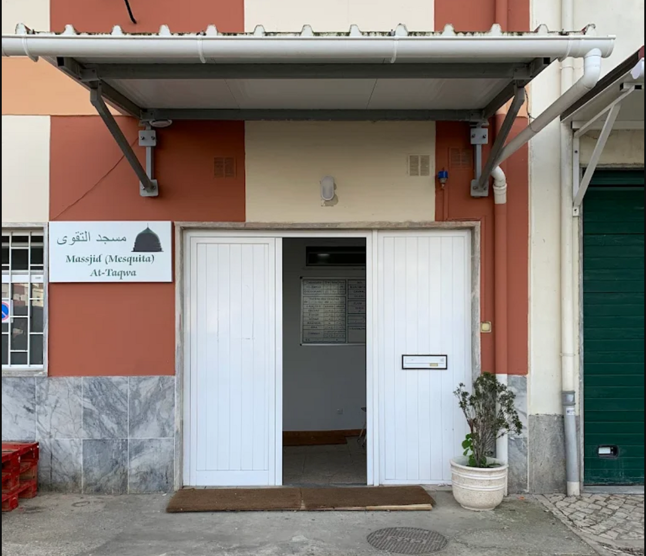 Foto van Masjid At-Taqwa